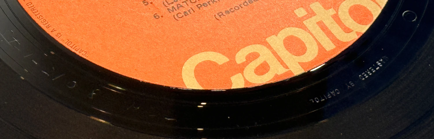 Something New, LP.2108.8.1, détail du marquage MASTERED BY CAPITOL